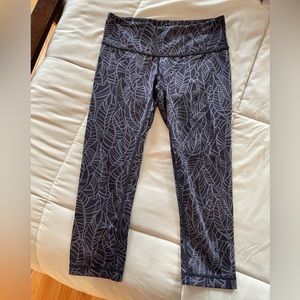 Lululemon leggings - navy leafy print!
